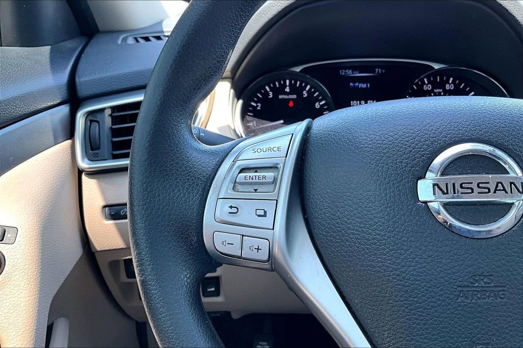 Used 2016 Nissan Rogue SV image 19
