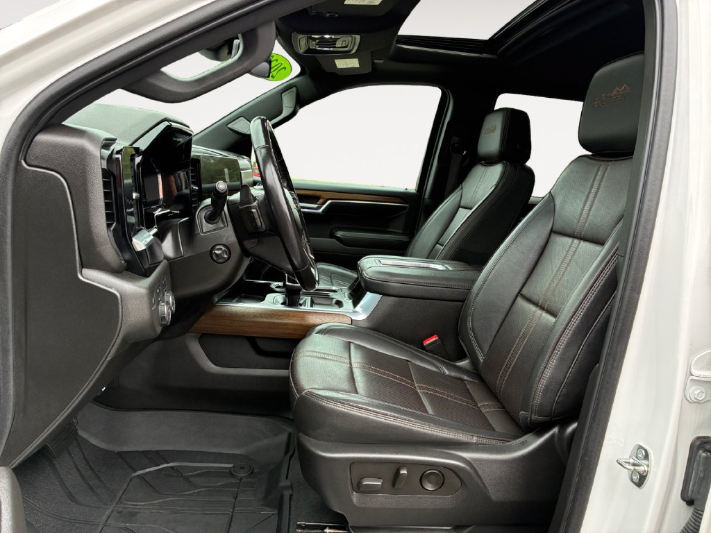 Used 2022 Chevrolet Silverado 1500 High Country w/ High Country Premium Package AWD/4WD image 9