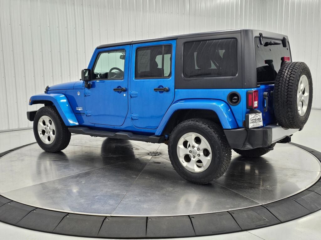 Used 2015 Jeep Wrangler Unlimited Sahara w/ Connectivity Group AWD/4WD image 3
