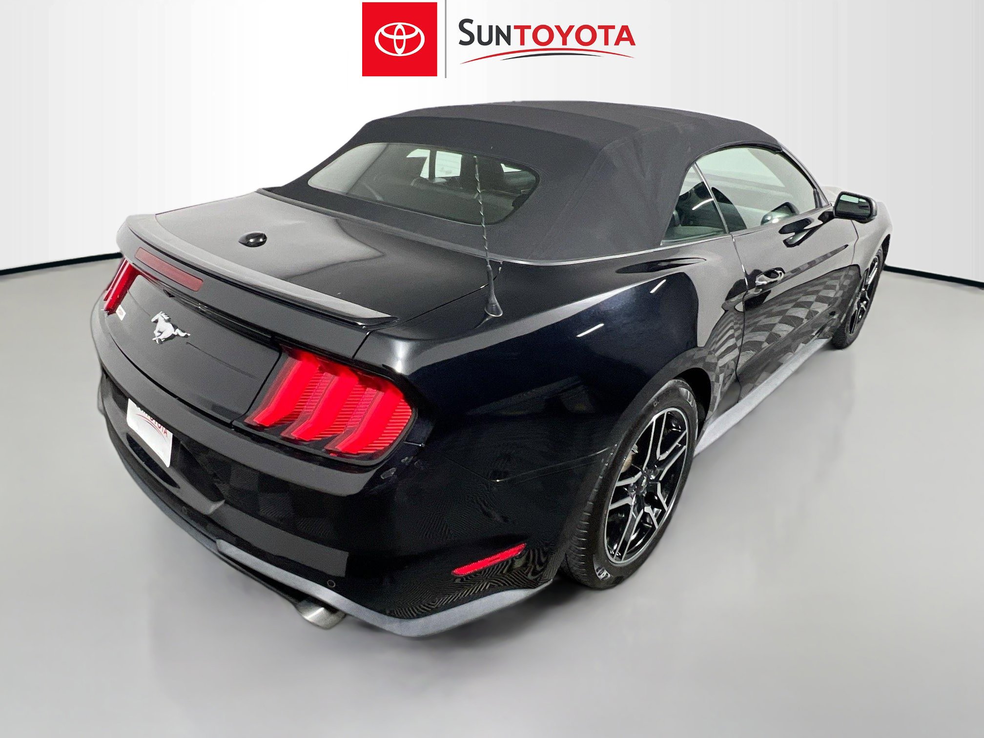 Used 2019 Ford Mustang Premium image 4