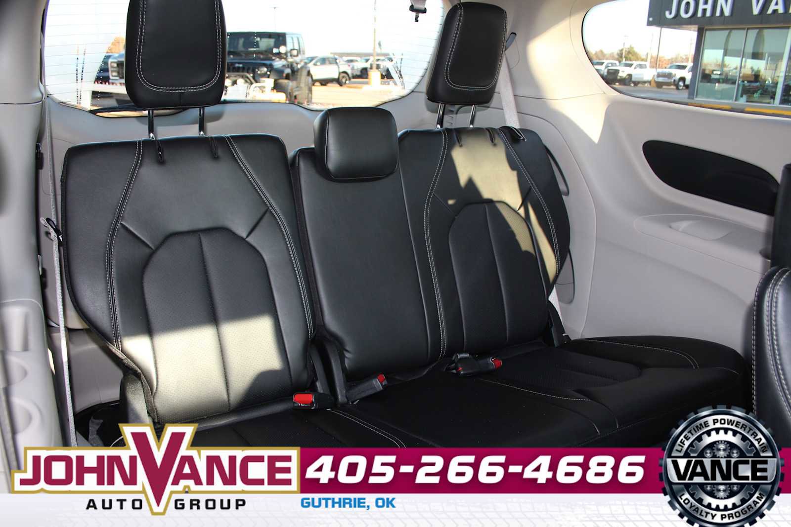 Used 2024 Chrysler Pacifica Touring-L image 19