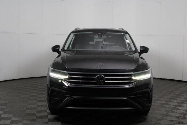 Used 2023 Volkswagen Tiguan SE image 2