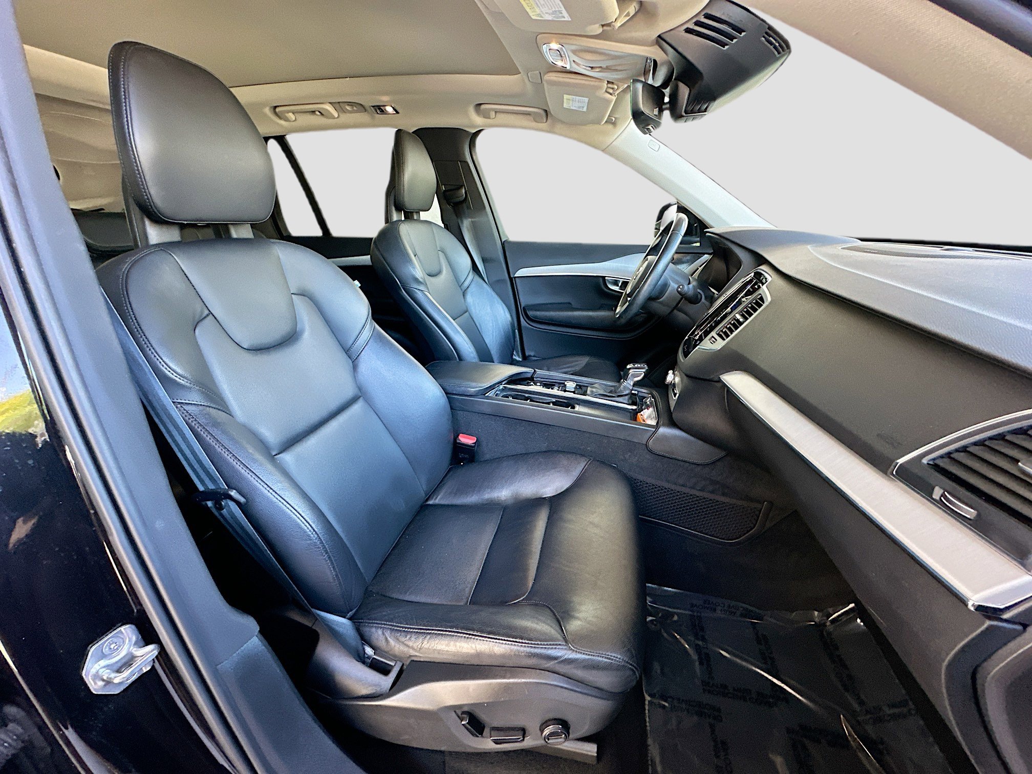 Used 2021 Volvo XC90 T5 Momentum image 28
