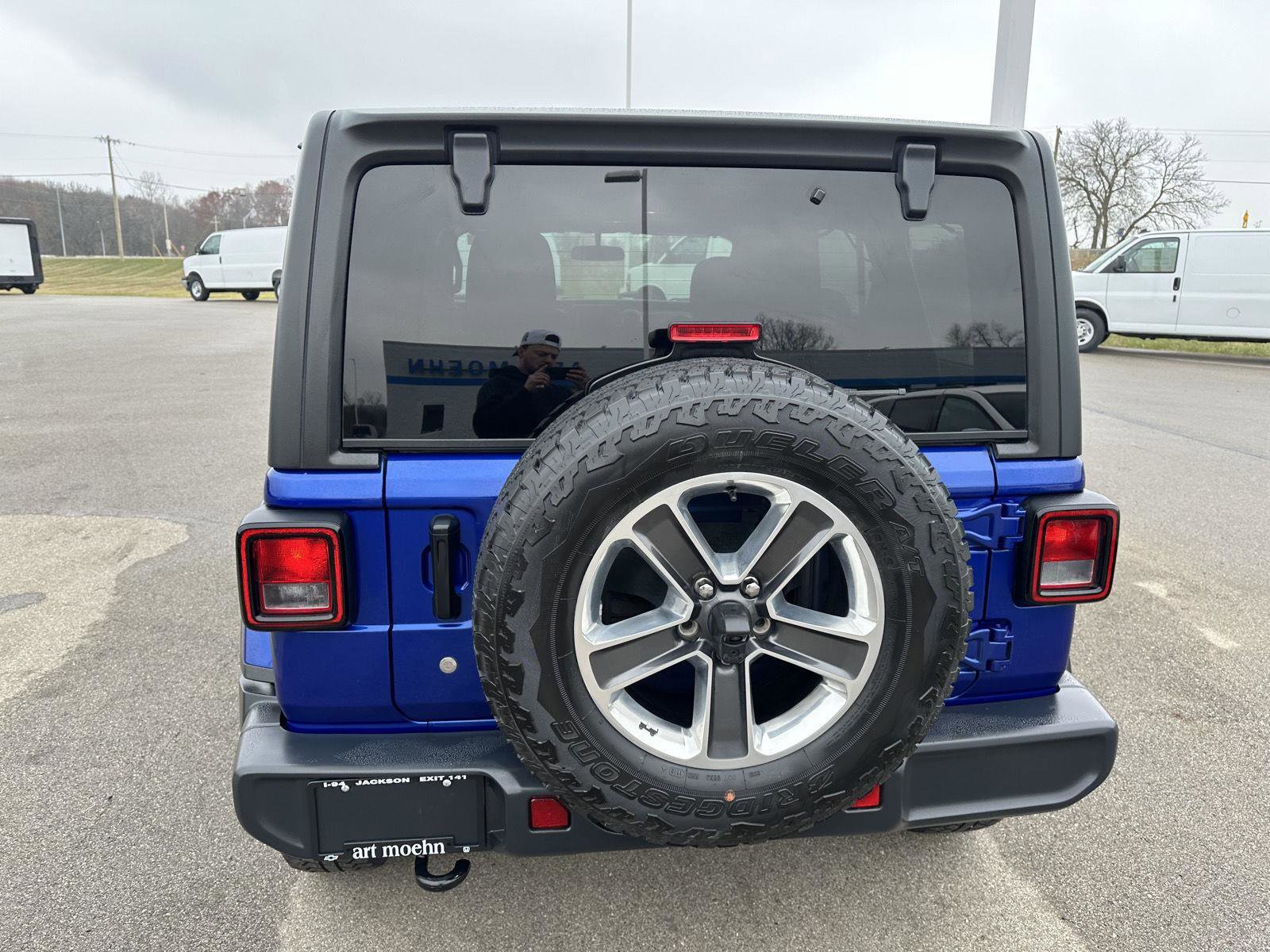 Used 2018 Jeep Wrangler Unlimited Sahara w/ Cold Weather Group image 6