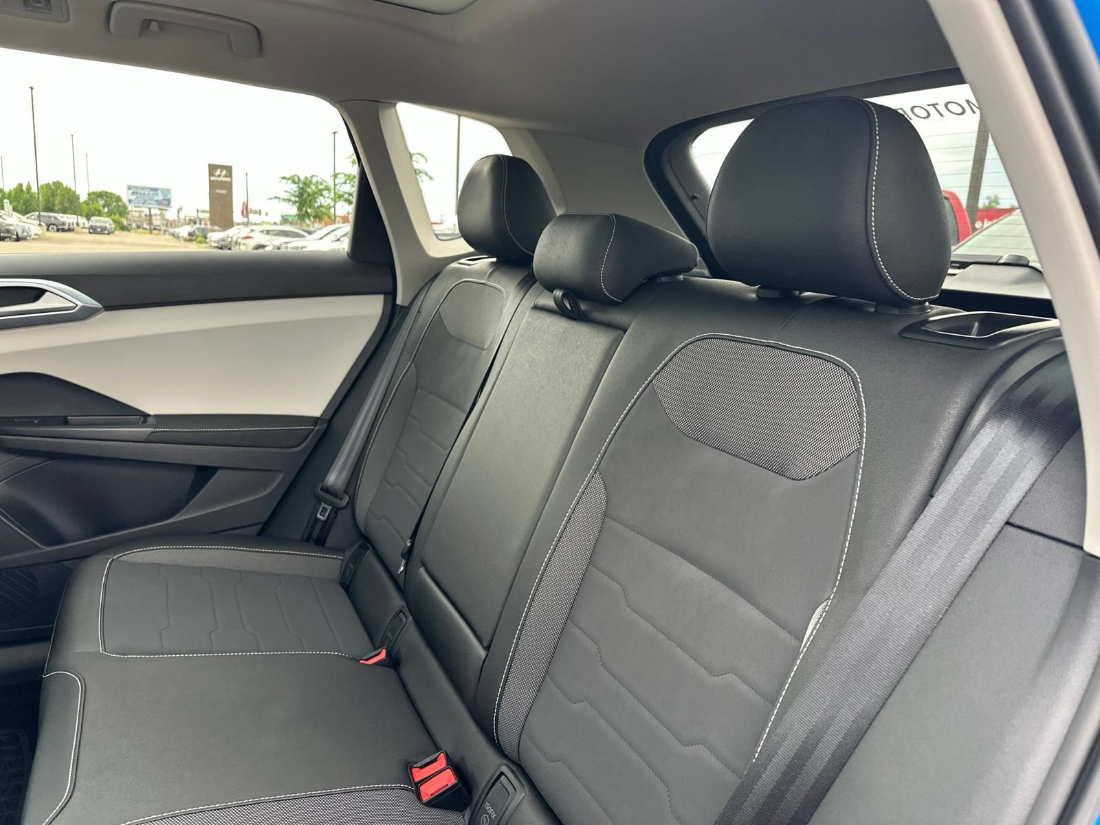 Certified 2025 Volkswagen Taos SE AWD/4WD image 21