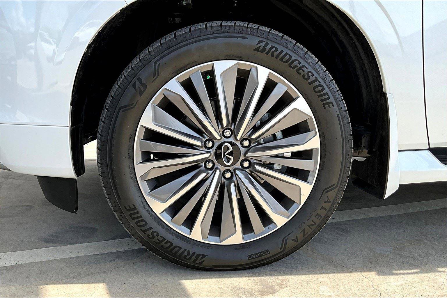 New 2025 INFINITI QX80 Sensory image 26