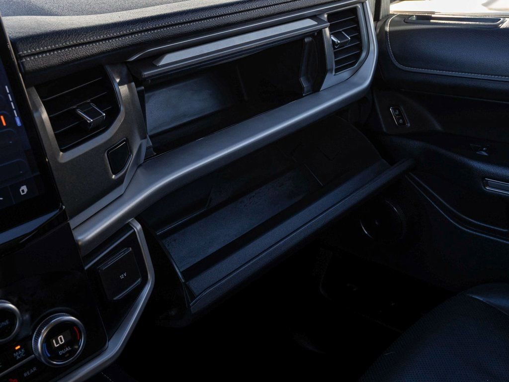 Used 2024 Ford Expedition XLT image 14