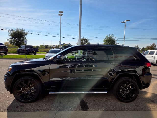 Used 2019 Jeep Grand Cherokee Altitude AWD/4WD image 8