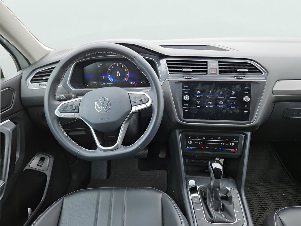 Used 2024 Volkswagen Tiguan SE FWD image 25