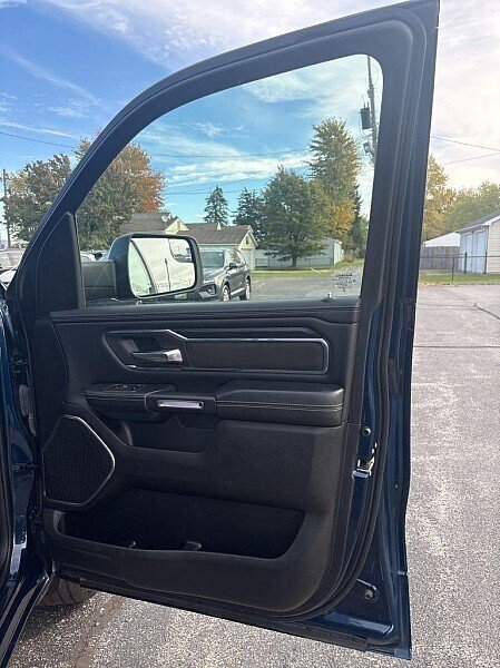 Used 2024 RAM 1500 Laramie AWD/4WD image 23
