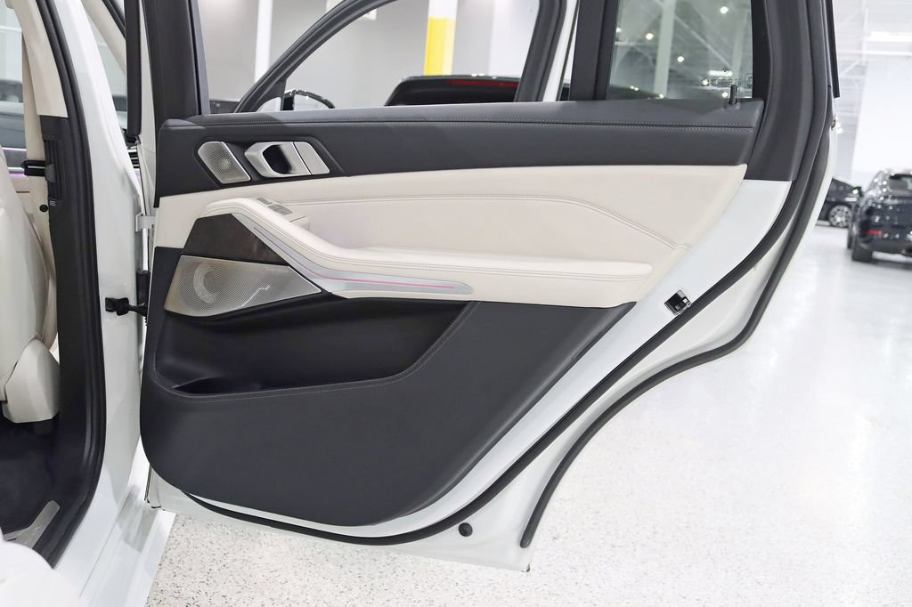 Used 2022 BMW ALPINA XB7 AWD/4WD image 44
