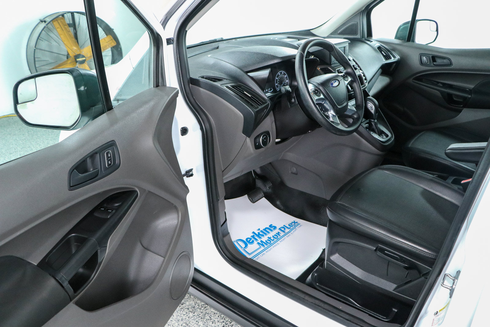 Used 2019 Ford Transit Connect XL FWD image 3