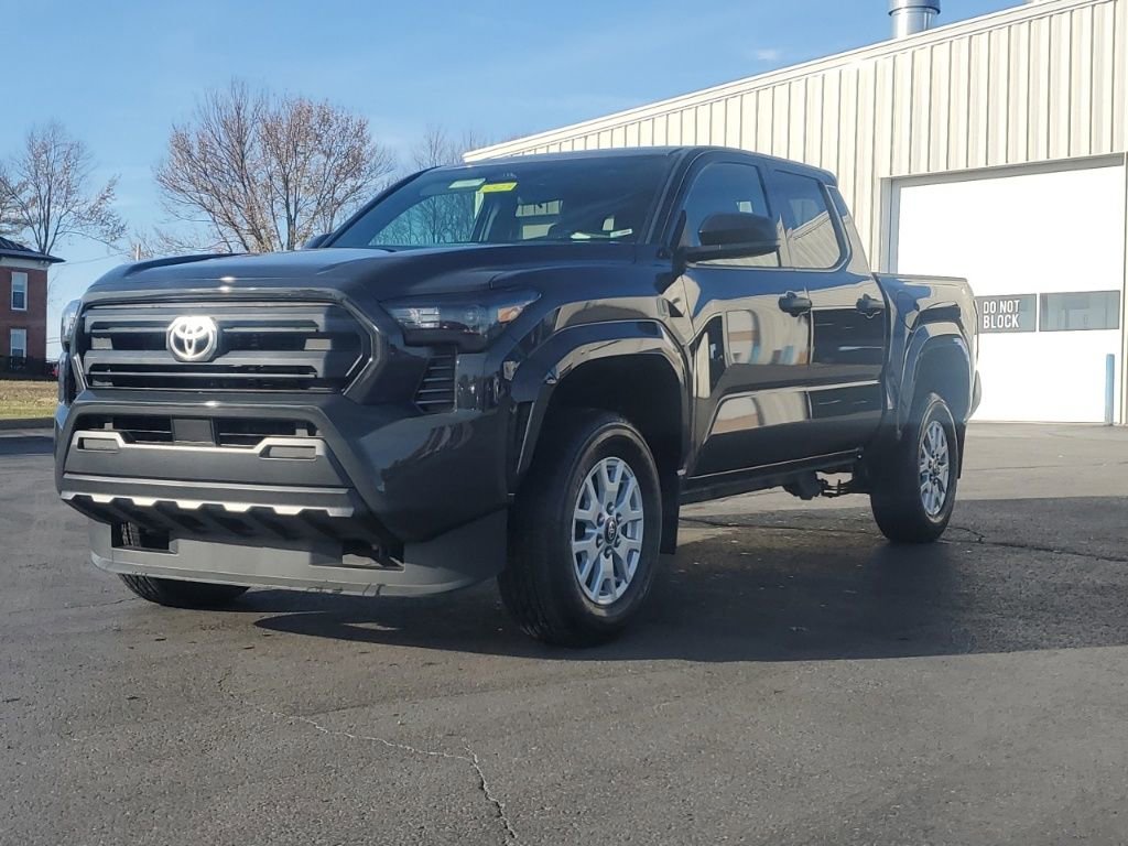 Used 2024 Toyota Tacoma SR image 3