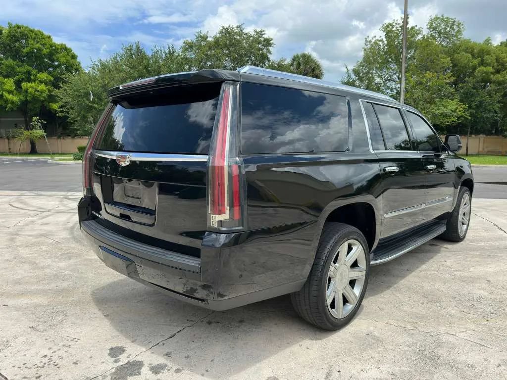 Used 2019 Cadillac Escalade ESV Luxury RWD image 5
