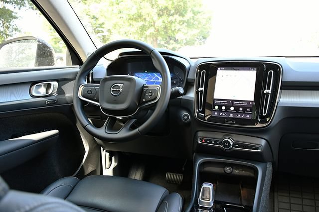Certified 2026 Volvo XC40 B5 Plus AWD/4WD image 19