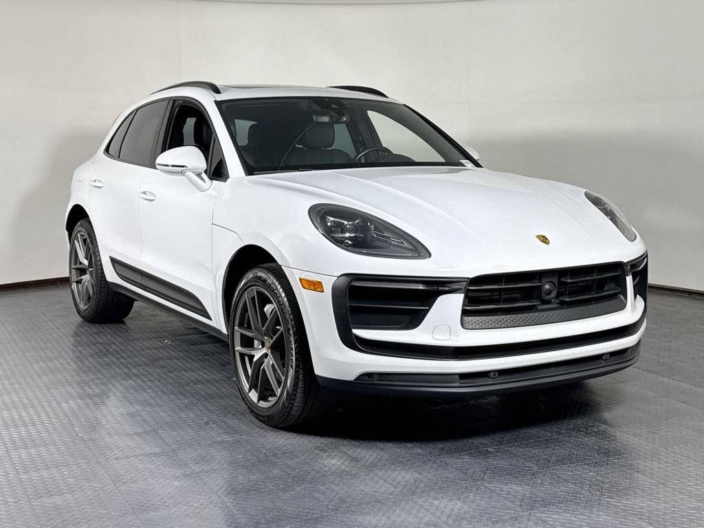 Certified 2024 Porsche Macan AWD/4WD image 9