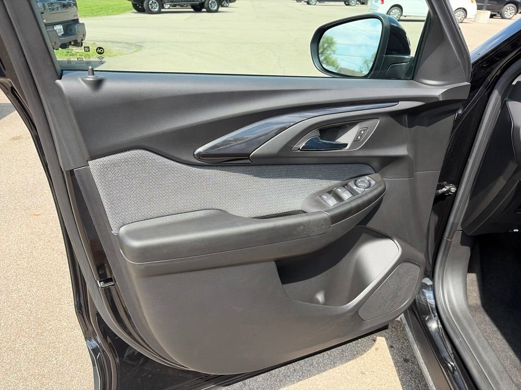 Used 2023 Chevrolet TrailBlazer LT FWD image 22