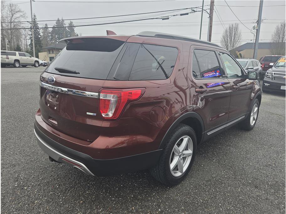 Used 2016 Ford Explorer XLT w/ Equipment Group 202A image 8