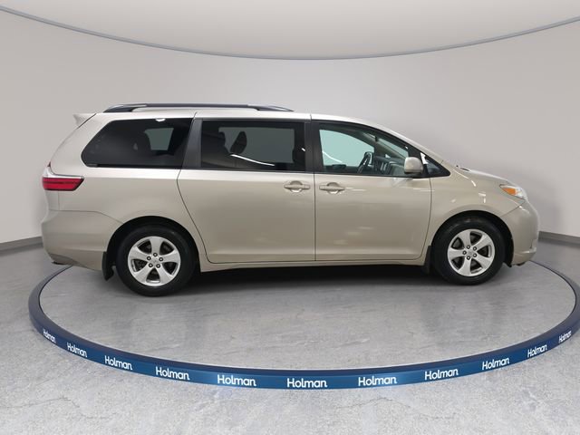 Used 2016 Toyota Sienna LE image 5