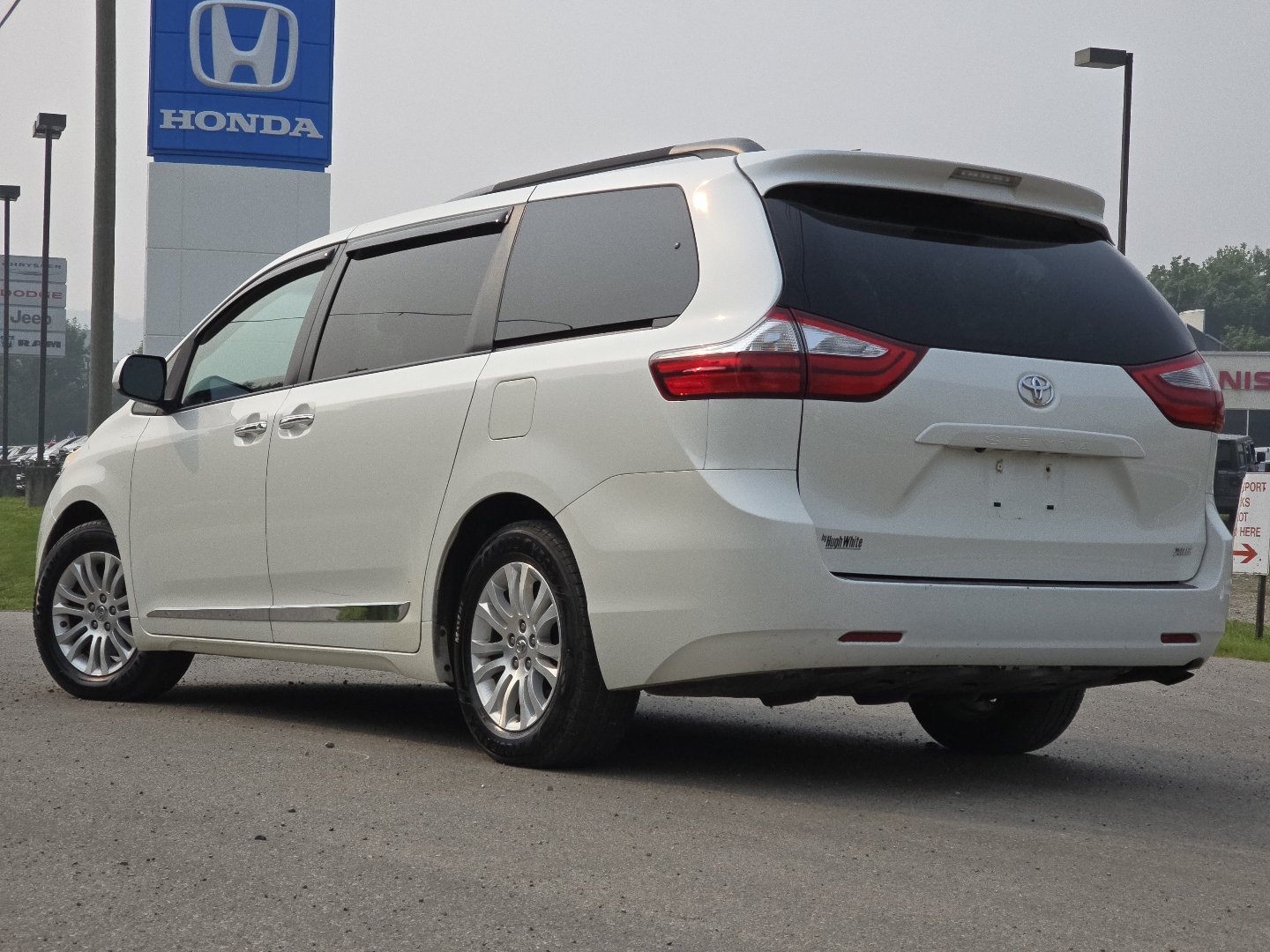 Used 2017 Toyota Sienna XLE FWD image 43