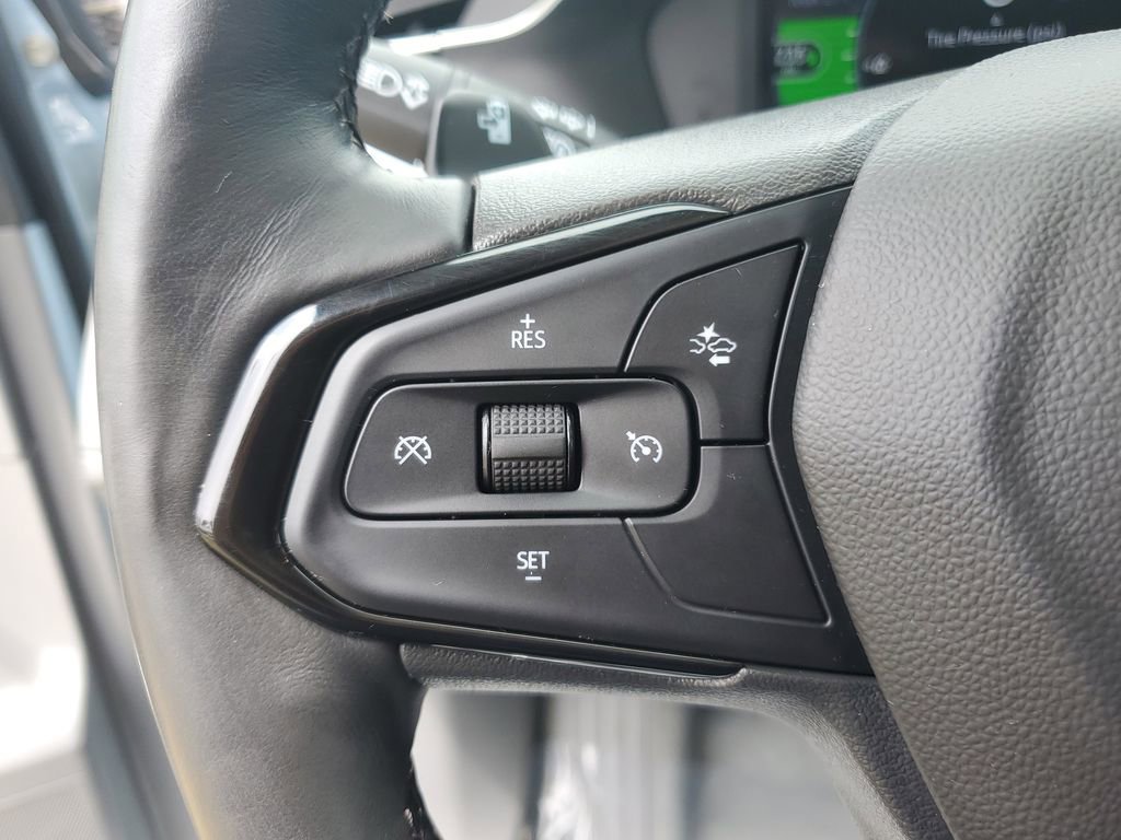 Used 2023 Chevrolet Bolt EUV Premier FWD image 29