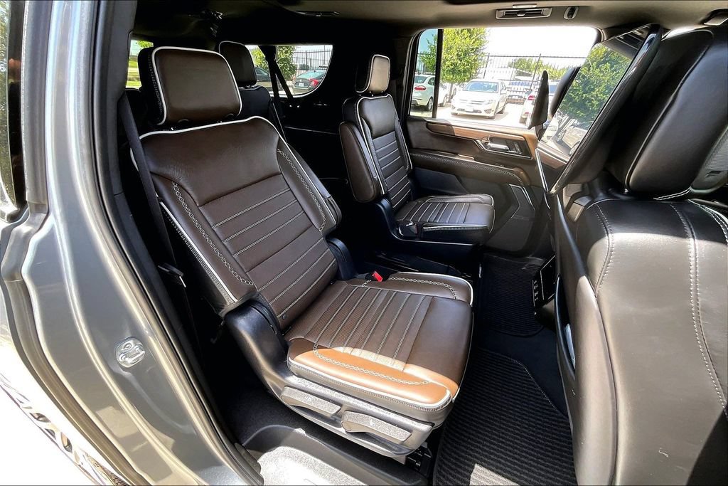Used 2025 GMC Yukon XL Denali Ultimate AWD/4WD image 31