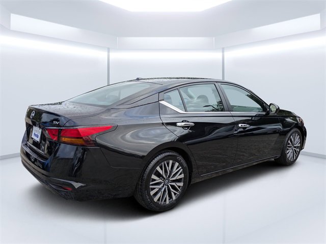 Used 2023 Nissan Altima 2.5 SV image 3