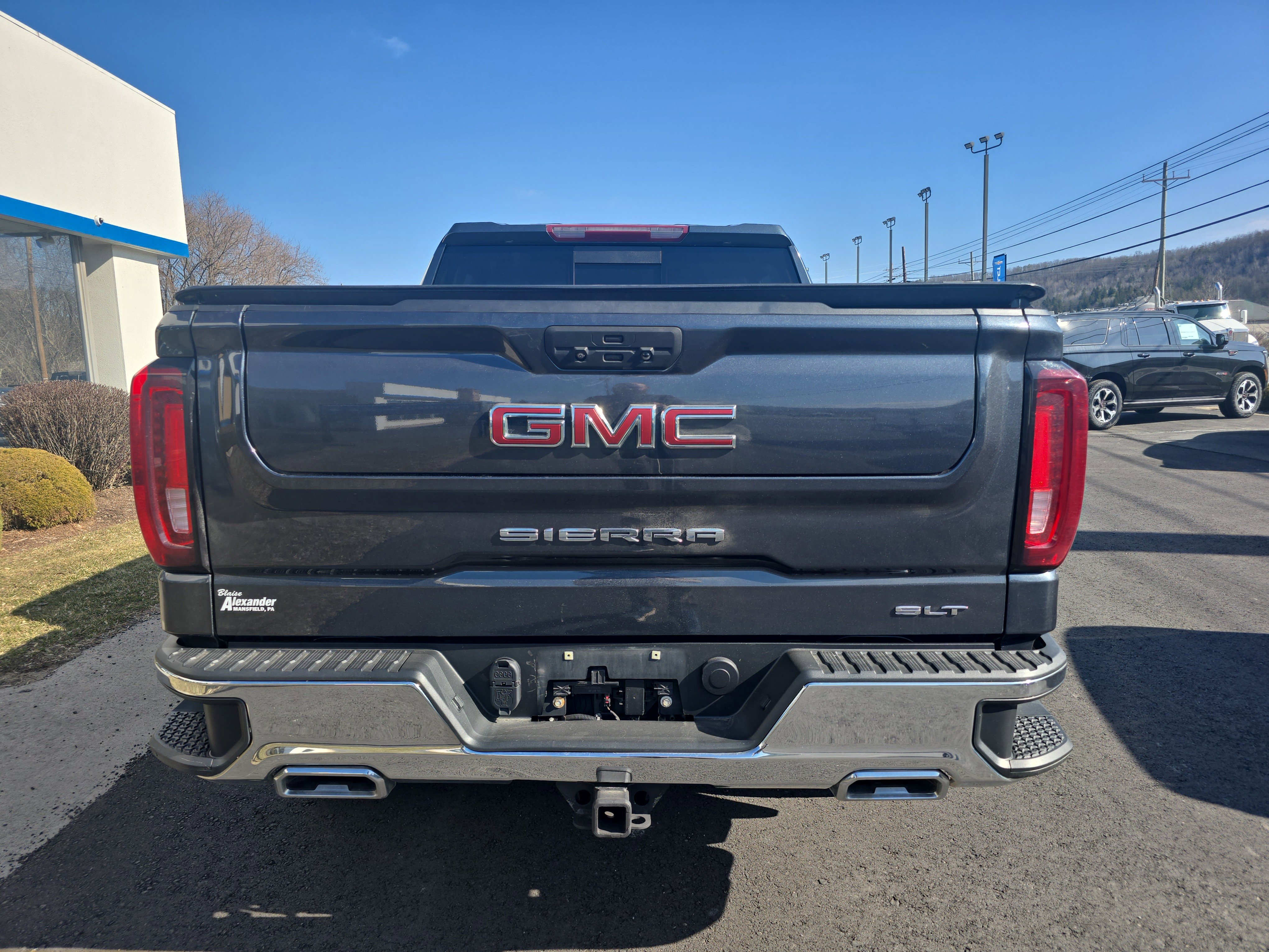 Used 2022 GMC Sierra 1500 SLT w/ SLT Premium Package image 4