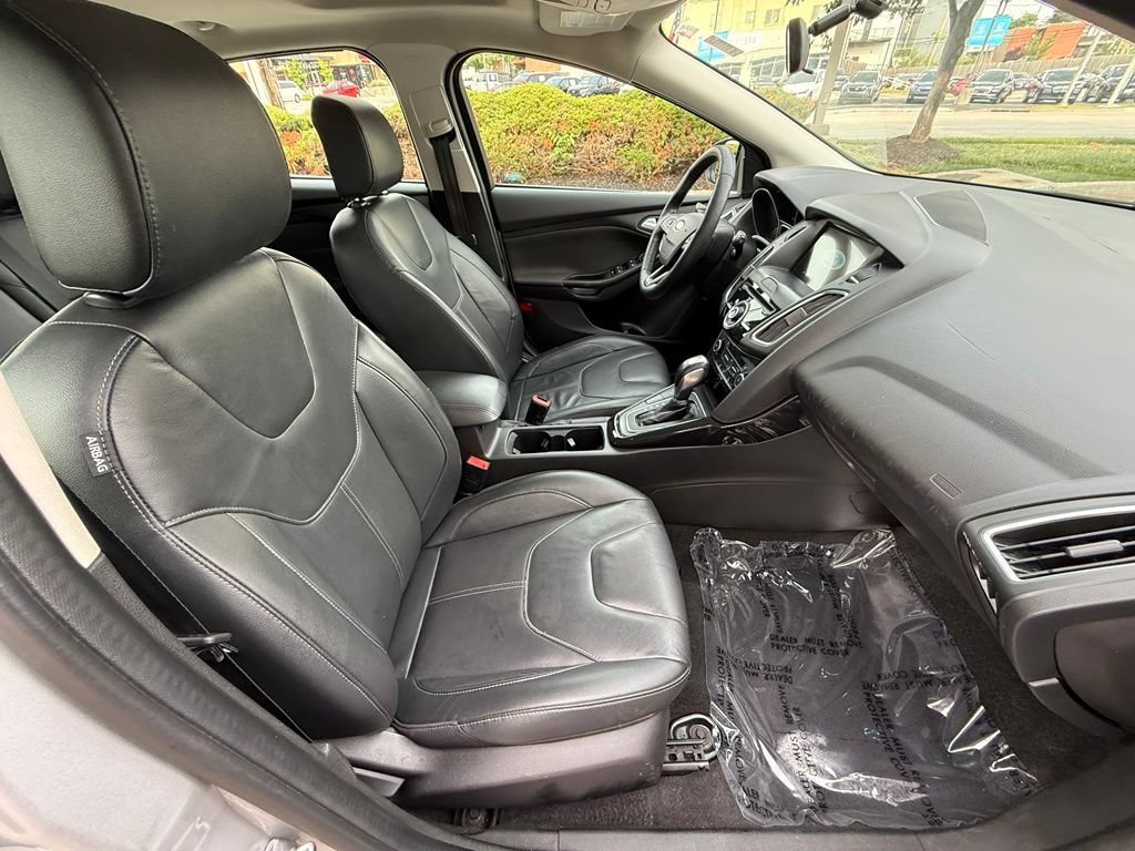 Used 2017 Ford Focus Titanium FWD image 41