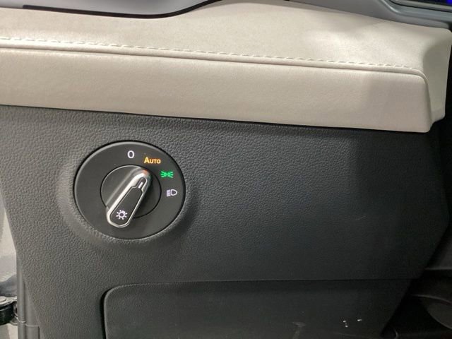 Used 2025 Volkswagen Taos SE w/ Panoramic Sunroof Package image 12