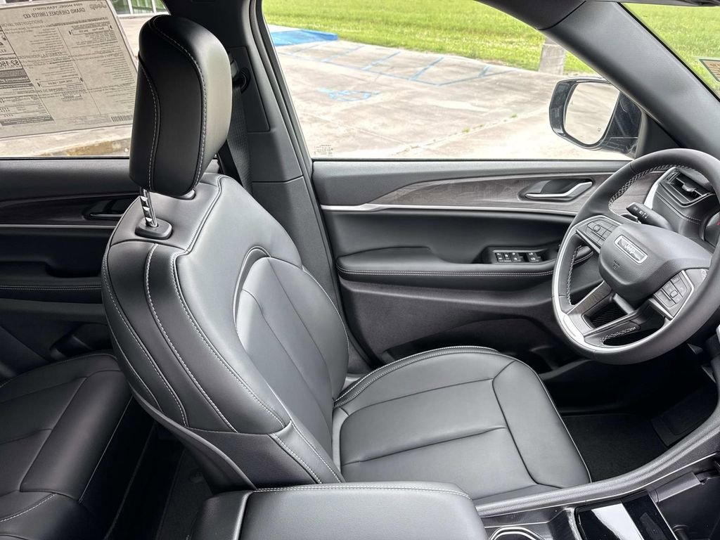 New 2026 Jeep Grand Cherokee Limited RWD image 22