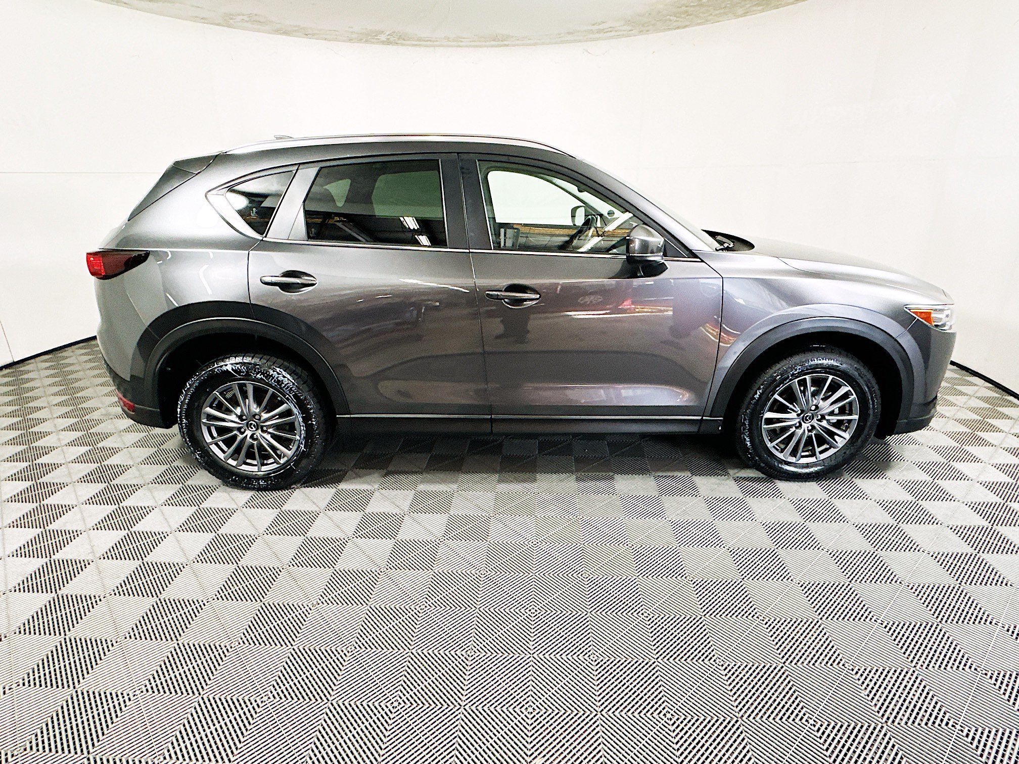 Used 2019 MAZDA CX-5 Touring FWD image 2