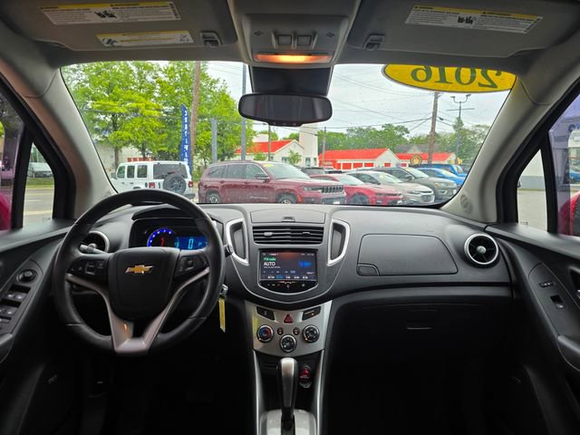 Used 2016 Chevrolet Trax LT w/ LT Sun and Sound Package AWD/4WD image 3