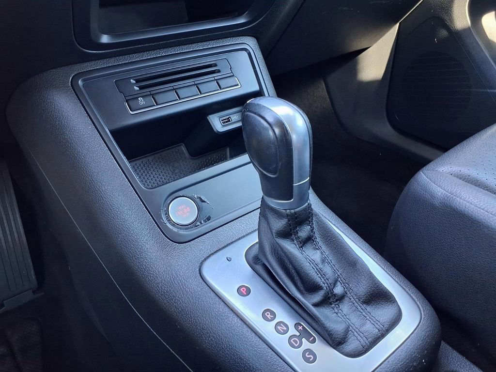 Used 2016 Volkswagen Tiguan S image 29