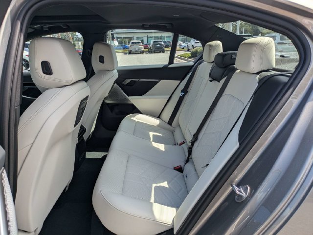 Used 2024 BMW 530i w/ Convenience Package RWD image 14