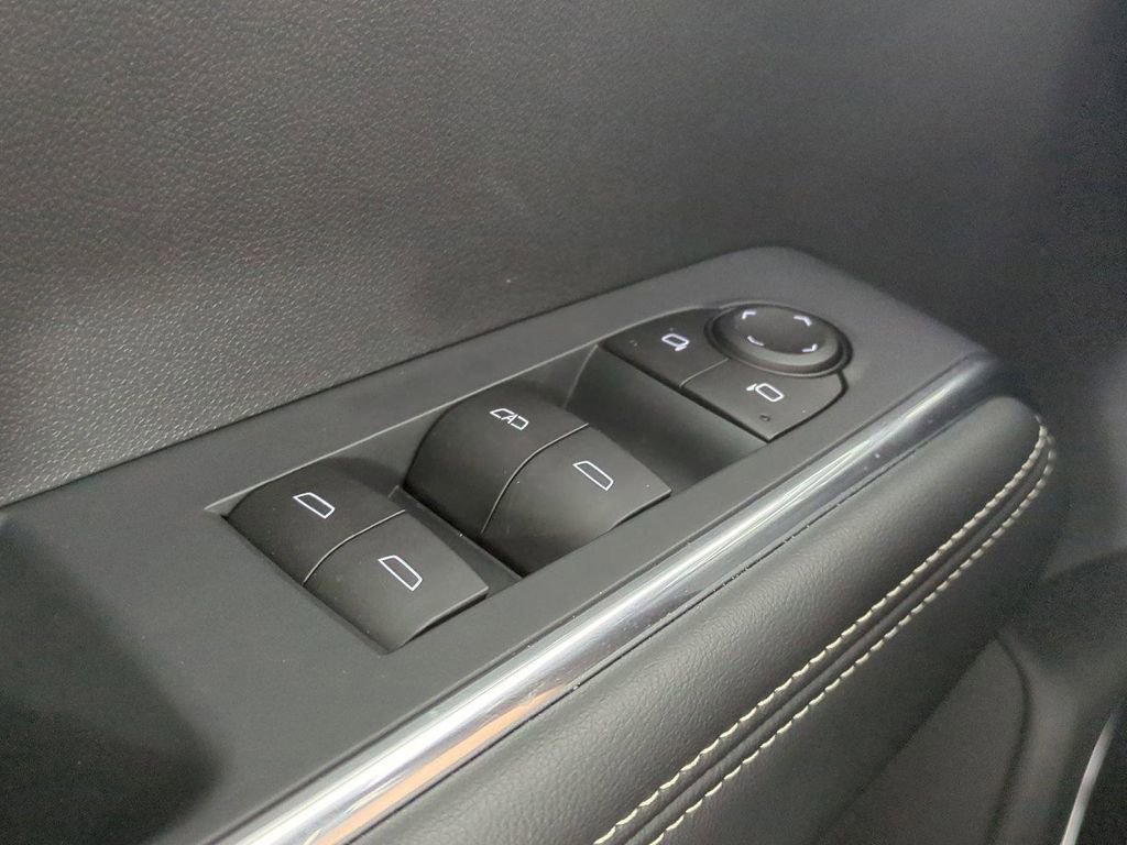 Used 2026 GMC Acadia Elevation image 32