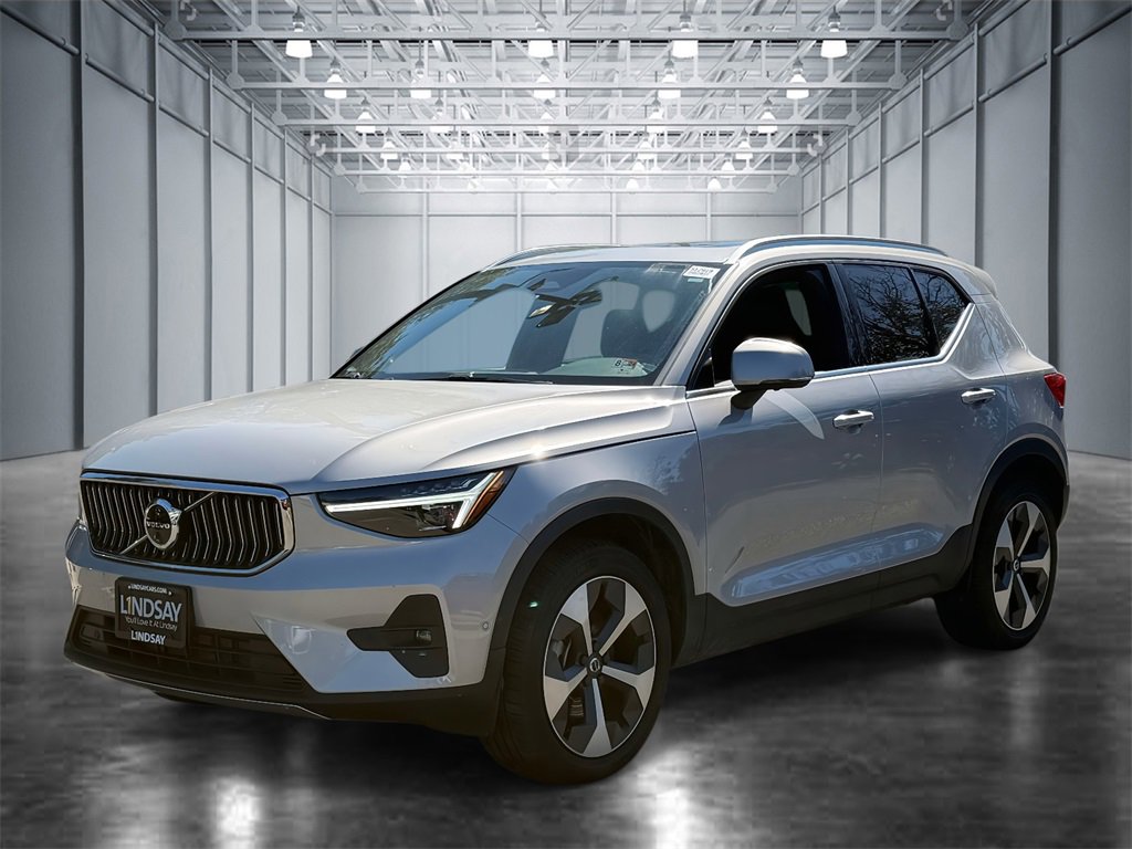 Used 2024 Volvo XC40 B5 Plus w/ Climate Package image 1