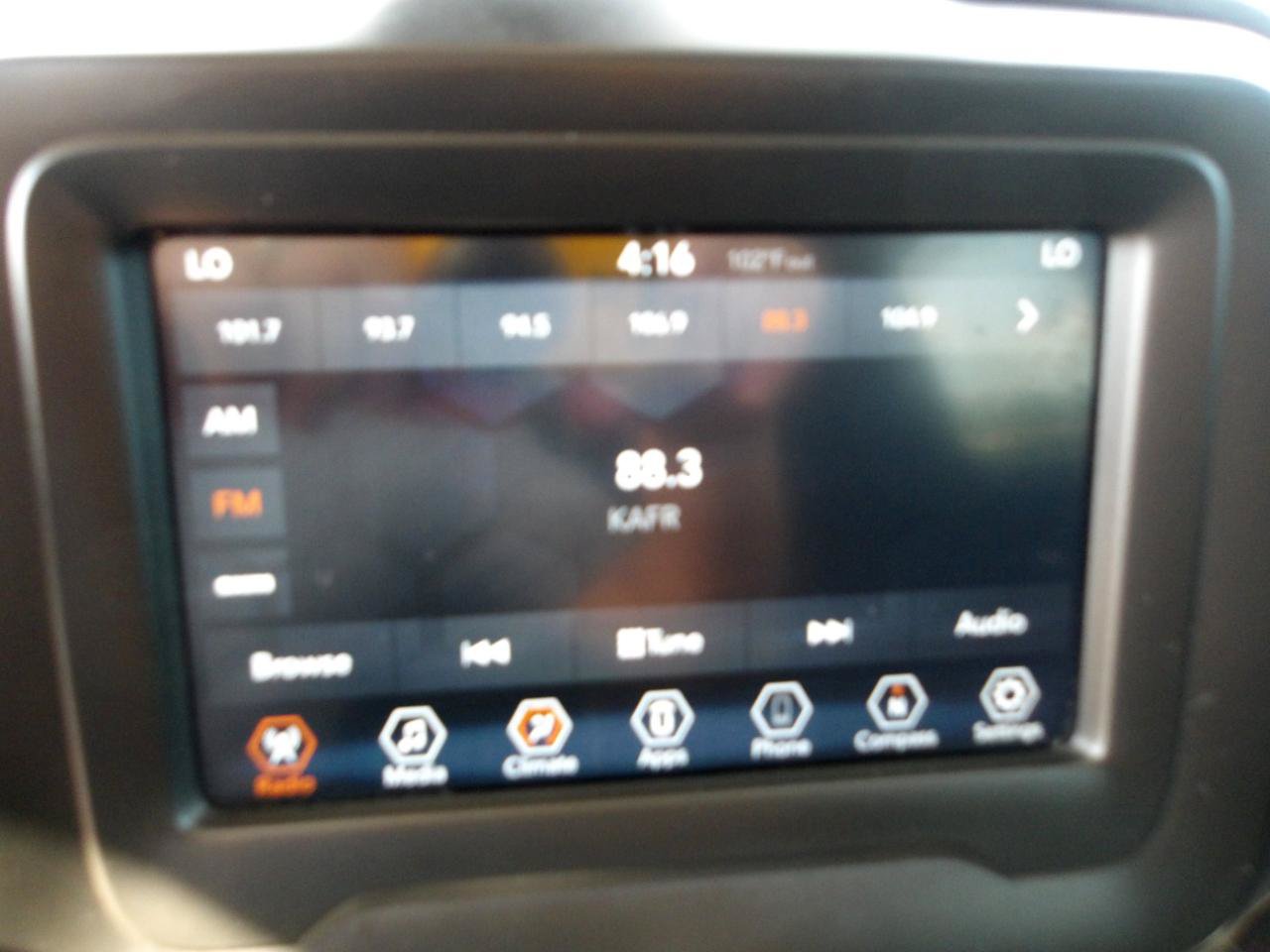 Used 2018 Jeep Renegade Altitude FWD image 22