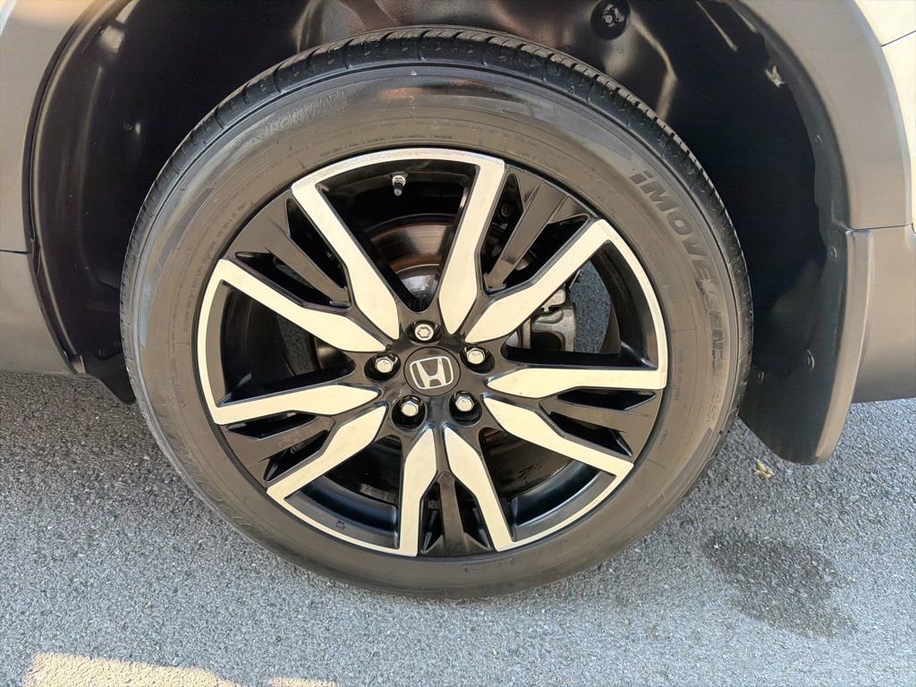 Used 2019 Honda Pilot Touring image 12