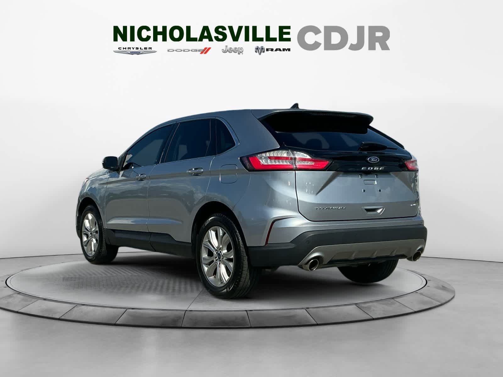 Used 2022 Ford Edge Titanium AWD/4WD image 3