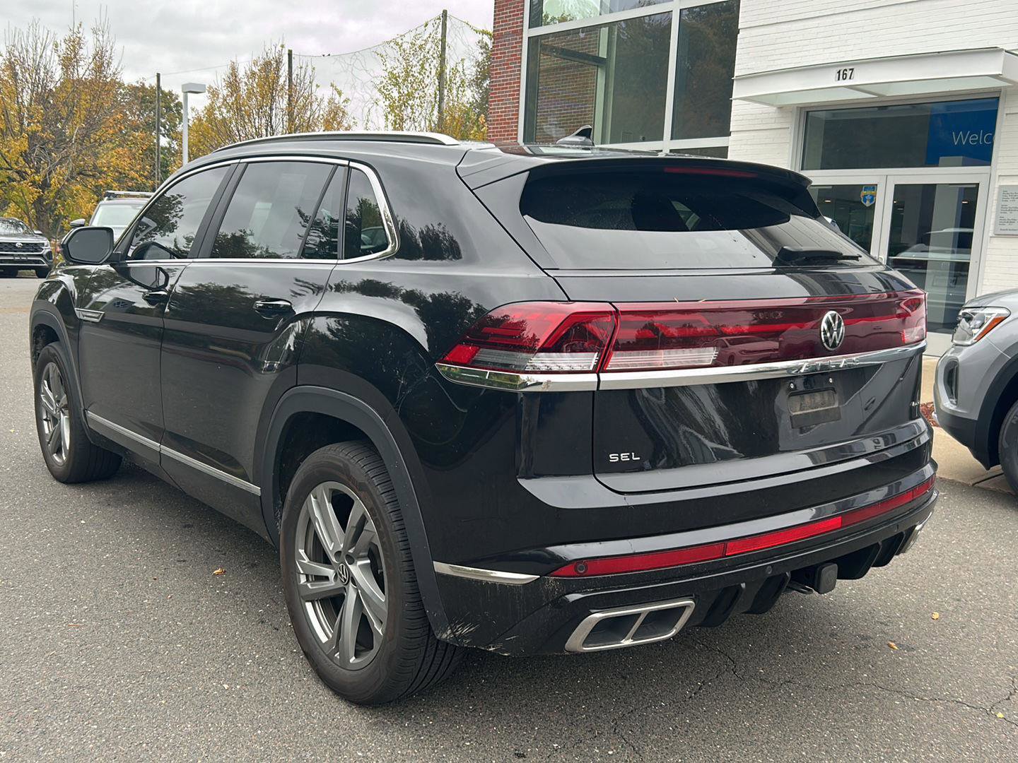 Used 2024 Volkswagen Atlas Cross Sport SEL R-Line image 2