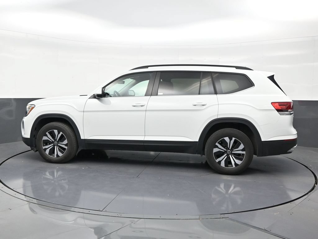 Used 2025 Volkswagen Atlas SE FWD image 2