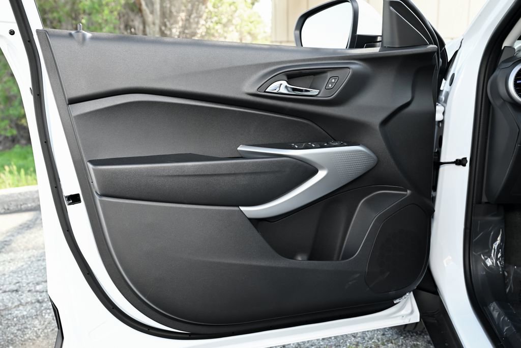 New 2026 Chevrolet Trax LS w/ LS Convenience Package FWD image 16