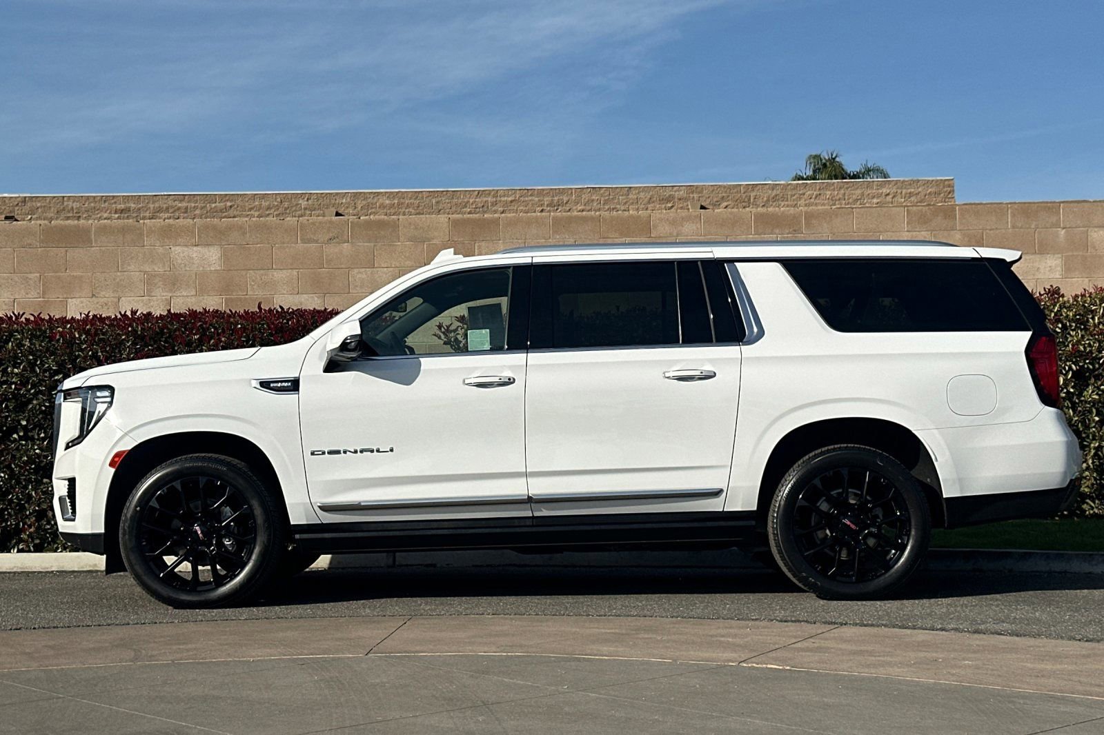 Certified 2023 GMC Yukon XL Denali image 7