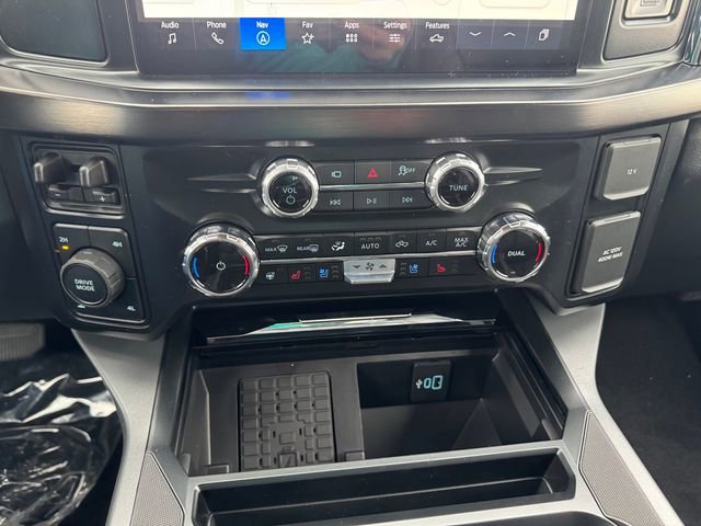 New 2026 Ford F350 Lariat w/ Black Appearance Package image 24