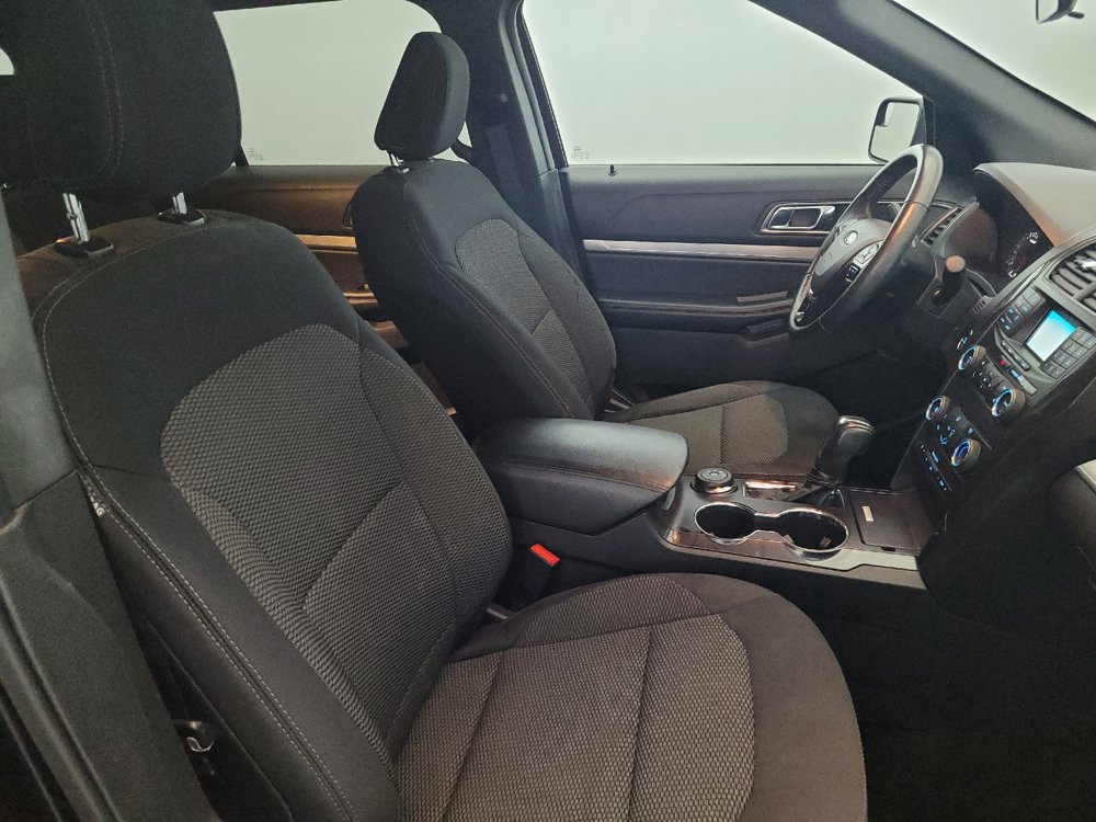 Used 2018 Ford Explorer XLT AWD/4WD image 21