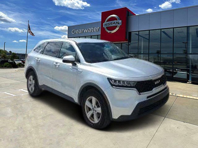 Used 2022 Kia Sorento LX image 1