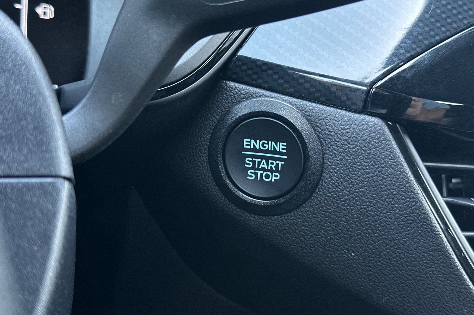 Certified 2025 Ford Escape ST-Line AWD/4WD image 21