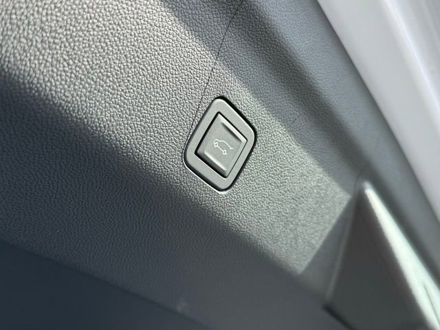 New 2026 Cadillac Escalade Platinum Luxury w/ LPO, Floor Liner Package AWD/4WD image 48