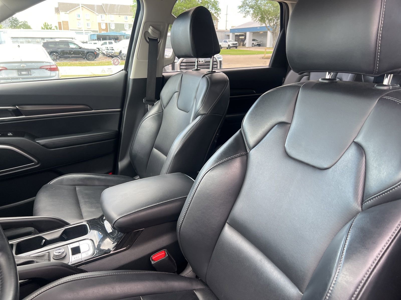 Used 2025 Kia Telluride S FWD image 8